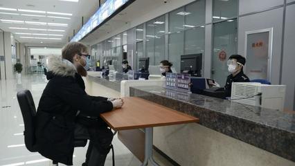 市公安局出入境管理局 筑牢涉外防線，溫情服務(wù)守護在連外籍人士